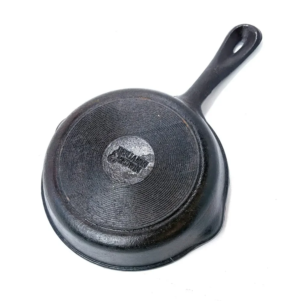 Benjamin And Medwin Cast Iron Square Skillet 6 Inches Round